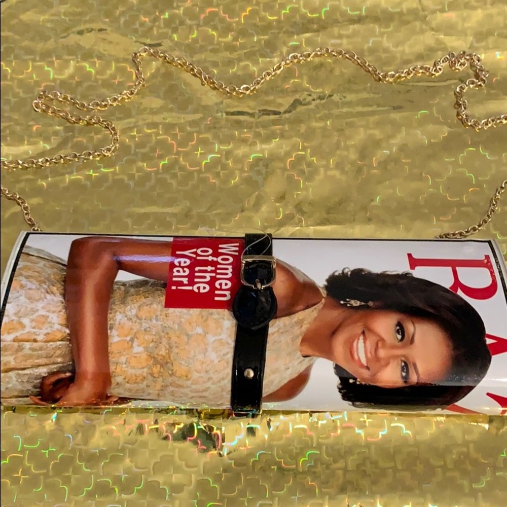 Magazine chain link purse